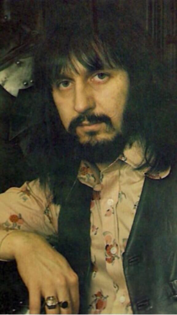 Happy Birthday John Entwistle R.I.P. 
9/10/44 27/6/02
Bass Player Extraordinaire   