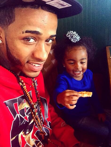 Edotdagawd's tweet photo. We love pizza 🍕
#LoveMyNiece http://t.co/ekQtOGqERM
