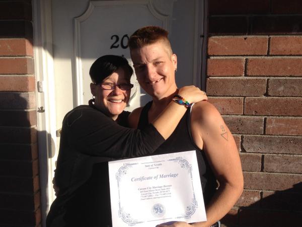 seanw801's tweet photo. Kristy Best, left, and Wednesday Smith display their Carson City marriage license, maybe the 1st in #nevads #lvrj http://t.co/YkkqE2VLS3