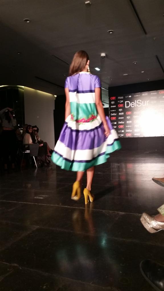 claudi_alfaro's tweet photo. La jornada de hoy en @PasarelaDS termina con el desfile de @julianortizss Difícil elegir un vestido! #TdsModa #PdS014 http://t.co/bQCjVip6Hs