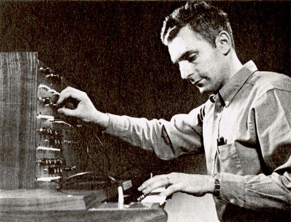 TaoPdX's tweet photo. This device allowed a performer to create sounds by patching the modules together and adjusting knobs. http://t.co/yMSHmgNxBX