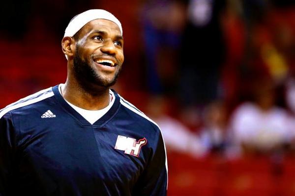 Addicted2Hoops_'s tweet image. #LeBron is looking forward to seeing his ex-teammates on Saturday: addicted2hoops.com/2014/10/09/leb… #Heat #Cavs #NBAGlobalGames