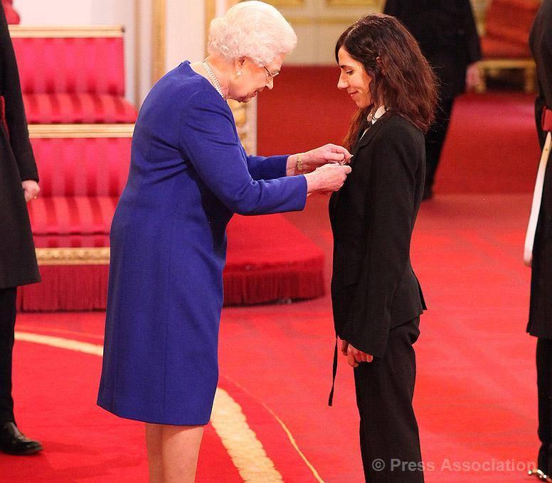 Happy Bday PJ Harvey!
Shame - Live on Johnathan Ross

Receiving her MBE from Queen Elizabeth 