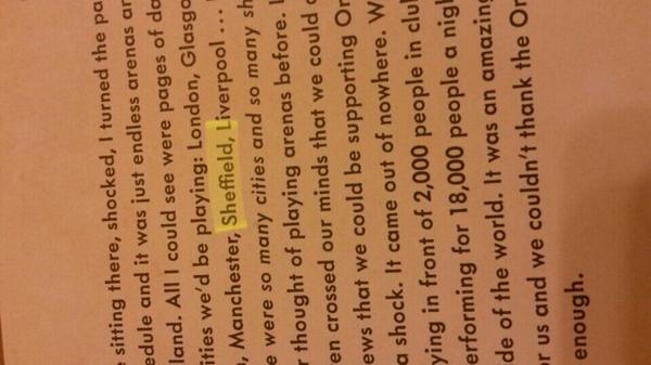Ali_Alicia5's tweet photo. ITS SAYS SHEFFIELD IN THE 5SOS BOOK #5SOSFEELS #55SOSGOODGIRLS IM FROM SHEFFIELD http://t.co/hrNW1f0yKL