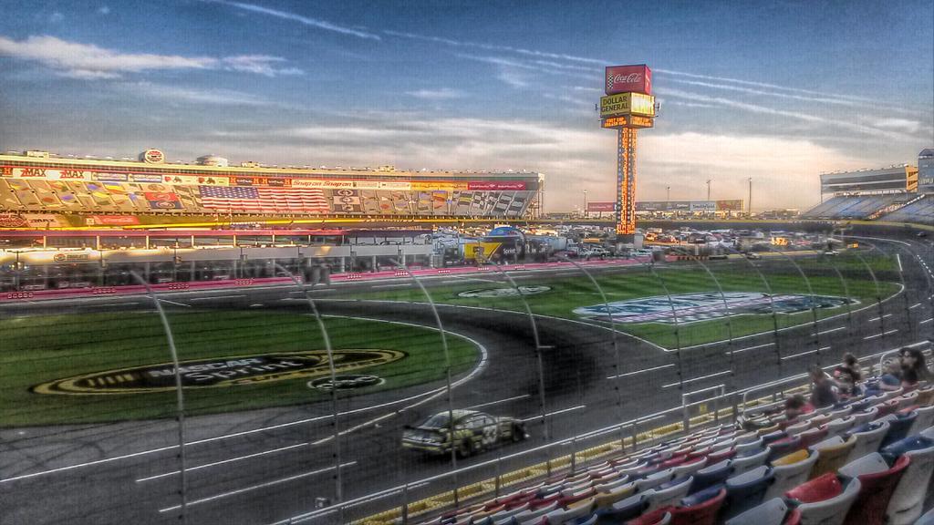 BziZgCyIYAATzYn.jpg:large