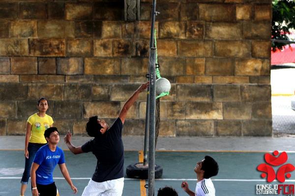 CE_FCA's tweet photo. Así se vivió un día más en la jornada deportiva, con mucha energía y diversión http://t.co/nCpgtkbyGa