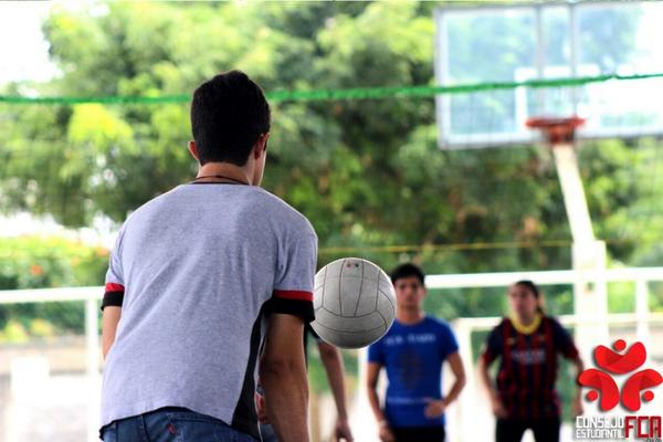 CE_FCA's tweet photo. Así se vivió un día más en la jornada deportiva, con mucha energía y diversión http://t.co/nCpgtkbyGa
