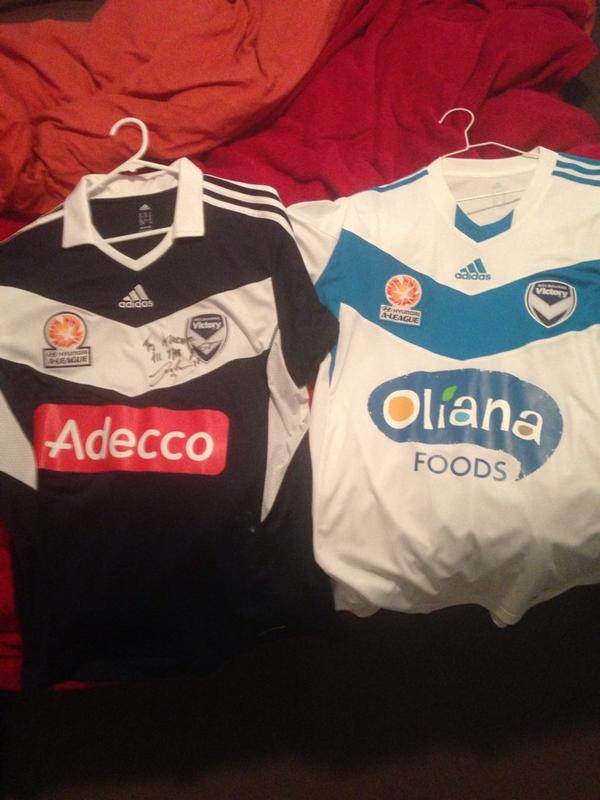 ScottyM08's tweet photo. @ALeague @gomvfc which one to wear?? Must be the navy blue for round 1. #ALeagueColours #MVCvWSW http://t.co/sCYCLk7P0P