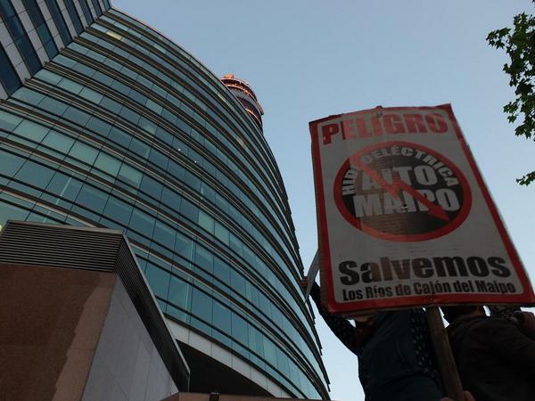 Chileokulto's tweet image. Ahora pidiendo la #RenunciaPacheco #NoaltoMaipo el agua NO se vende.. se defiende. @NoAltoMaipo