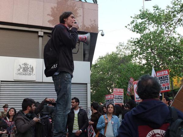 Chileokulto's tweet image. Ahora pidiendo la #RenunciaPacheco #NoaltoMaipo el agua NO se vende.. se defiende. @NoAltoMaipo