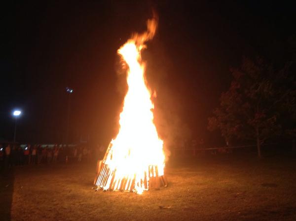 ExeterTwpFB's tweet photo. Chancellor homecoming Thursday night! Bonfire! #BoltUp #BeatCaroline @FLSVarsity http://t.co/hK4D5Uffju