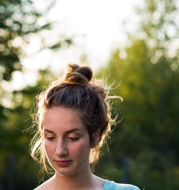 kaboum04's tweet image. @RideauCentre My hair up in a bun is my perfect hairstyle during #FallChange 🍃🍂