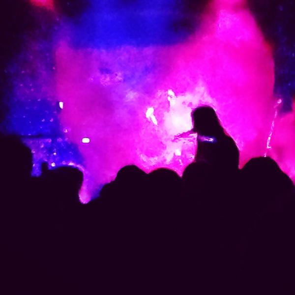 Ferg1979's tweet photo. It's been an awesome 10 years - cheers to @rachaelyamagata. Excellent concert @Schubas #happenstance #chicago -> http://t.co/DMIeQFO2vm