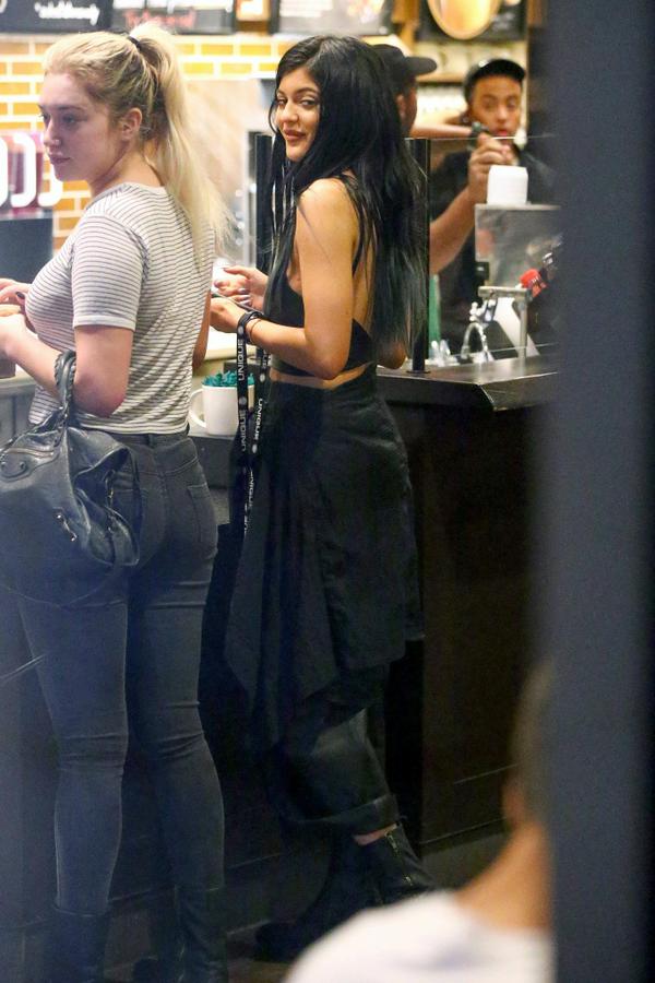 Kylie Jenner Fan On Twitter Kylie And Jordyn Woods Were Spotted