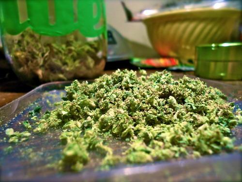 TheHighCorp's tweet photo. Getting ready to roll one up #smoking #stoner #weed http://t.co/myMDjooslE