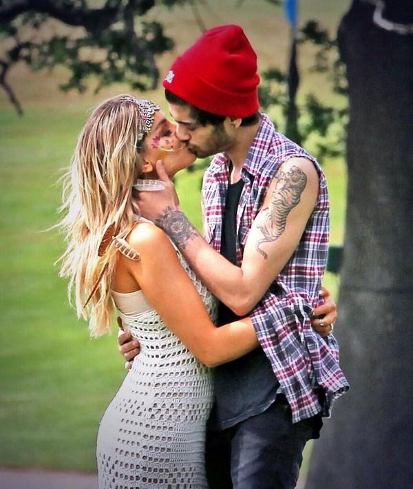 shippingceleb's tweet image. Zayn Malik and Perrie Edwards

RT if you ship Zerrie
FAV if you don't