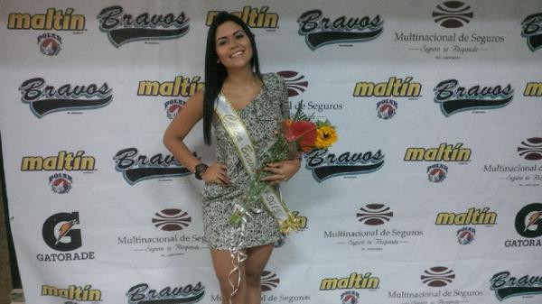 Haciendo la presentación formal de nuestra #ChicaBrava2014 en el <a href="/BravosSportbar/">Bravos Sport Bar</a> en la fiesta de los abonados
