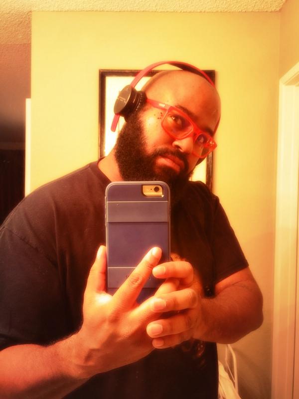 tshakaarmstrong's tweet image. Article finished! Now playing: @IAmKRSOne #Wannabemceez Switching up headphones while listening/typing. #TestingTech