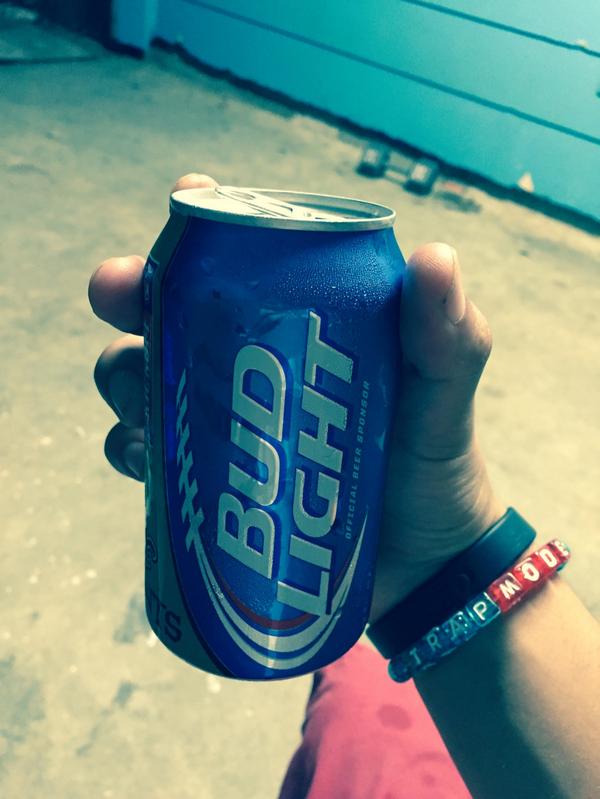 bee_jose's tweet image. I got a burr #trapmode