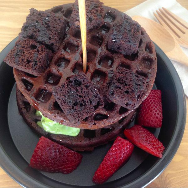 วาฟเฟิล เลือกท็อปปิ้งเองได้...เริ่ด!!  ร้าน Waft me แจ้งวัฒนะ bit.ly/ZT681N #aroii