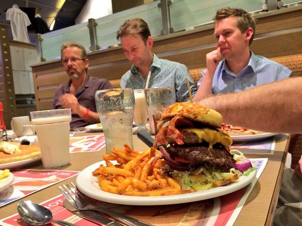 UkRobJones's tweet image. Double Bourbon Bacon Burger @DennysDiner, downtown Las Vegas @EdwardAddison4 @chrispoole @AndyWright1310 #calorific