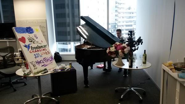 NikkiJParker's tweet photo. A pianist playing our favourite tunes! #freelancerhackathon #Sydney #BringItOn http://t.co/90RMsZWqCX