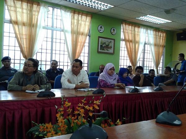 CCRCKgSelamat's tweet photo. Perjumpaan Pengarah Penguatkuasaan &amp; Keselamatan AADK bersama staff CCRC Kg Selamat @KPAADK @sitihani3005 @CH_YAP56 http://t.co/jLWsacJhcp
