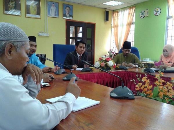 CCRCKgSelamat's tweet photo. Perjumpaan Pengarah Penguatkuasaan &amp; Keselamatan AADK bersama staff CCRC Kg Selamat @KPAADK @sitihani3005 @CH_YAP56 http://t.co/jLWsacJhcp