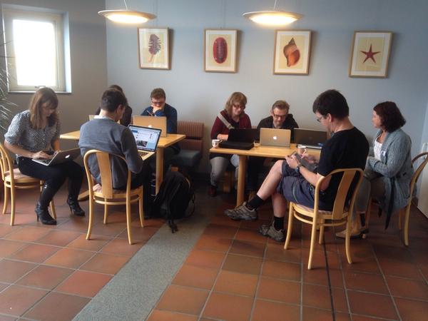 AnnaApler's tweet photo. #COMPASSmtg #VegaFellows #nerdsrule Tweeting class @ #Kristineberg http://t.co/QJhHZULrTJ