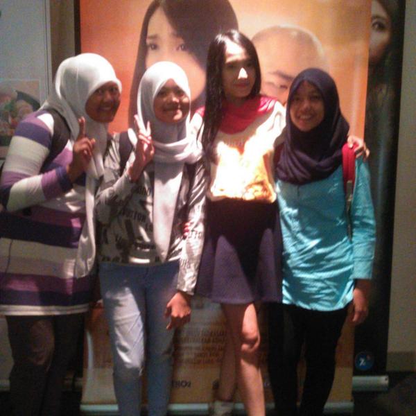 shintakinasis's tweet photo. Sama kak @adilafitri http://t.co/nuI9CSkk4O