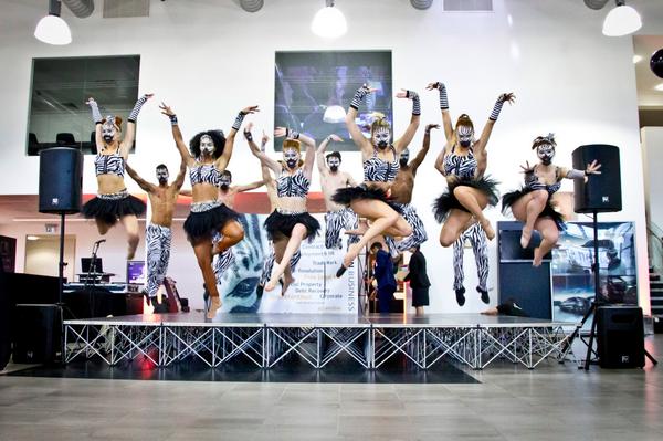 sophie_snap's tweet photo. @BlueFishEnts zebras on stage for @ACUMENBusnssLaw stands out in the business jungle #GOACUMEN http://t.co/5FlU1192X8