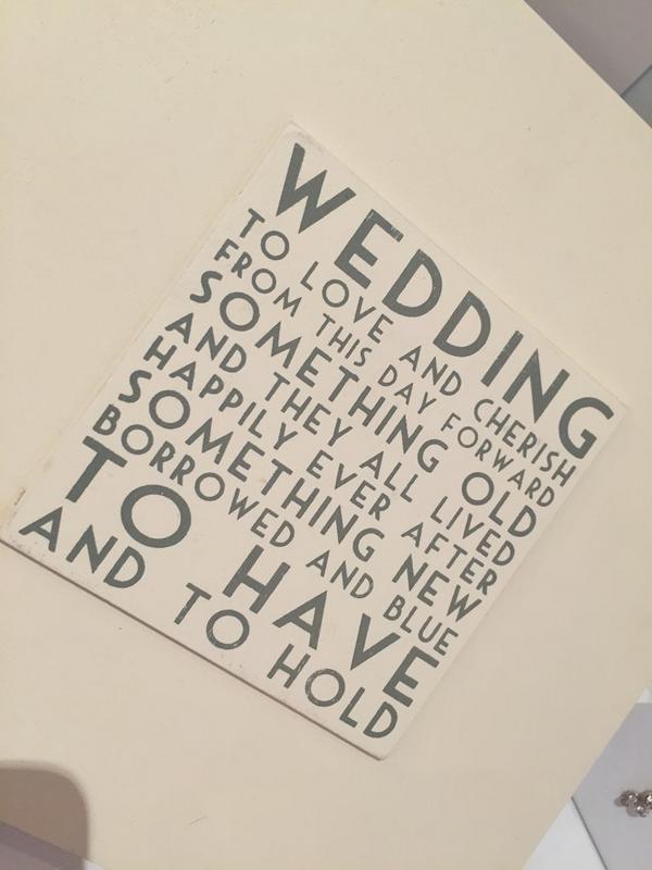 Gorgeous cute little wedding gifts because not everyone wants to give money so give a gift worth giving!