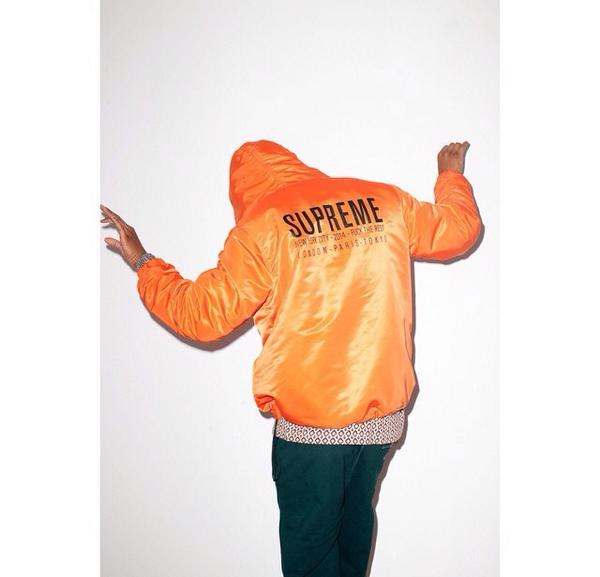 Status_Control's tweet image. SUPREME / SENSE MAGAZINE