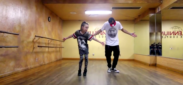 seventeen's tweet photo. 11-Year-Old Girl Kills It With Kickass "All About That Bass" Dance Routine
http://t.co/TynOYjudIz http://t.co/ej5xE6TWF4