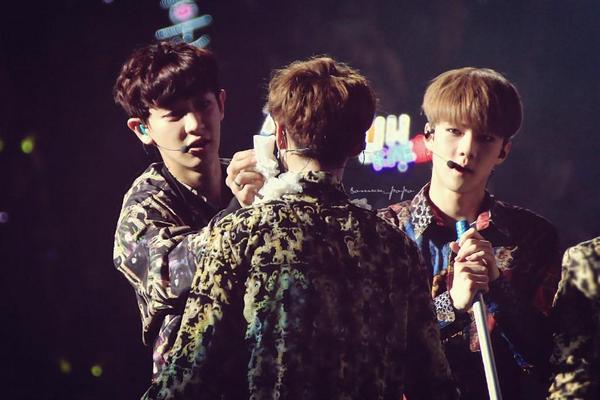 Ploysai22's tweet photo. หึงก็แสดงออกมาสิ เซฮุนนนน คึคึ #ฮุนฮานโพโกชิพพอ #AlwaysWithHunHan #hunhan http://t.co/KWF9jWM2R5