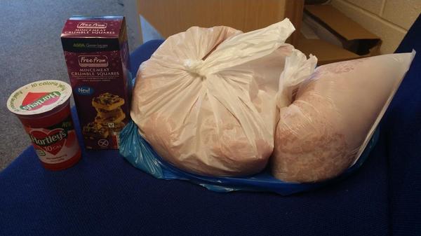 Gotta love surprise deliveries from my bestie @MujGreeneyes 💚 #chickenbreast#chickenmince
#sugarfreejelly#glutenfree