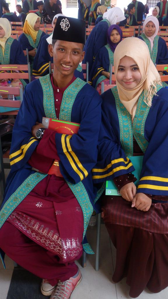 ChotRadzi's tweet photo. Hari graduasi form5
#gempakgile
#studentspm
#smktmi http://t.co/2bXp8sGNpX