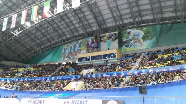 Judo's tweet photo. The atmosphere is reaching fever pitch as Kazakh fighter TELMANOV is fighting for -60kg bronze #JudoAstana2014 #IJF http://t.co/vRvFWPLdvy