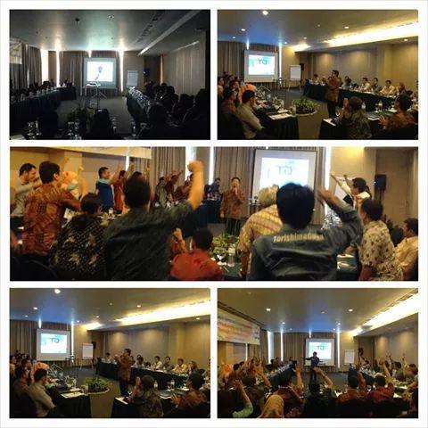 YanJohan's tweet photo. Total Quality Ultah #SebarVirusDahlan jalan terus. Foto acara MR Empowerment di Jakarta dan tim svd di Jogja http://t.co/Lgo263c5to