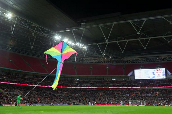 MirrorEFL's tweet photo. What Joe Hart REALLY got up to last night: http://t.co/YSiMXwkTwW #EngvSM http://t.co/Ee9bOydl9M