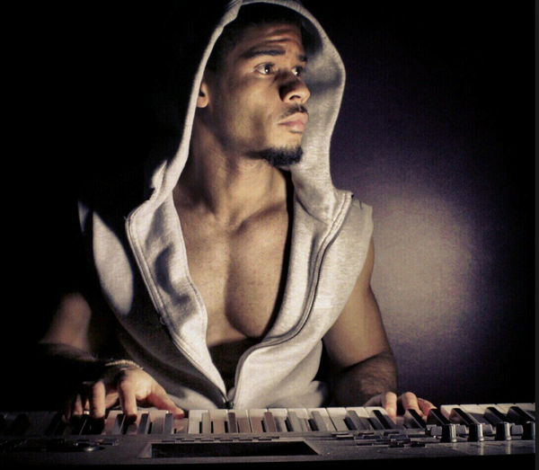 J3SMAN's tweet photo. Street Fighter II On Piano
By London's coolest classical pianist, listen here:http://t.co/4JrHWD4V9P #STF2 #LikeMusic http://t.co/7RBsotS0zF