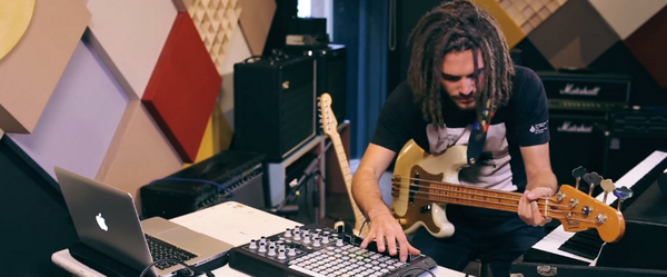 stopthenoise_'s tweet image. [🎥🎶] Retrouvez @Fkjmusic en session live du Red Bull Studio de Londres bit.ly/1waI587