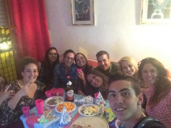 Lorena11MS's tweet photo. De celebración! @duniarnedo @1993ruiz @merxx_ @ali93_ @silvia_barrero @AMRC1019 @Maria_Jesus24 Sois ls mjores!GRACIAS http://t.co/oP8s9DHtVn