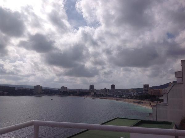 andyneedham01's tweet photo. @sherrilynne1984 @Tom_Beaton @Allyneedham In Magaluf, Shat lads on tour, bit cloudy! #eladdy http://t.co/0iRbqbxBvz