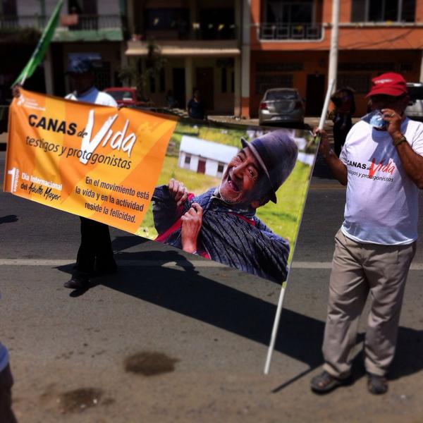 DipEcuador's tweet photo. Cruza Calles para promocionar un evento o promoción... Pídelos sólo aquí @ecuavisa @ElGuayacoVende @eluniversocom http://t.co/MMIyRDUofr