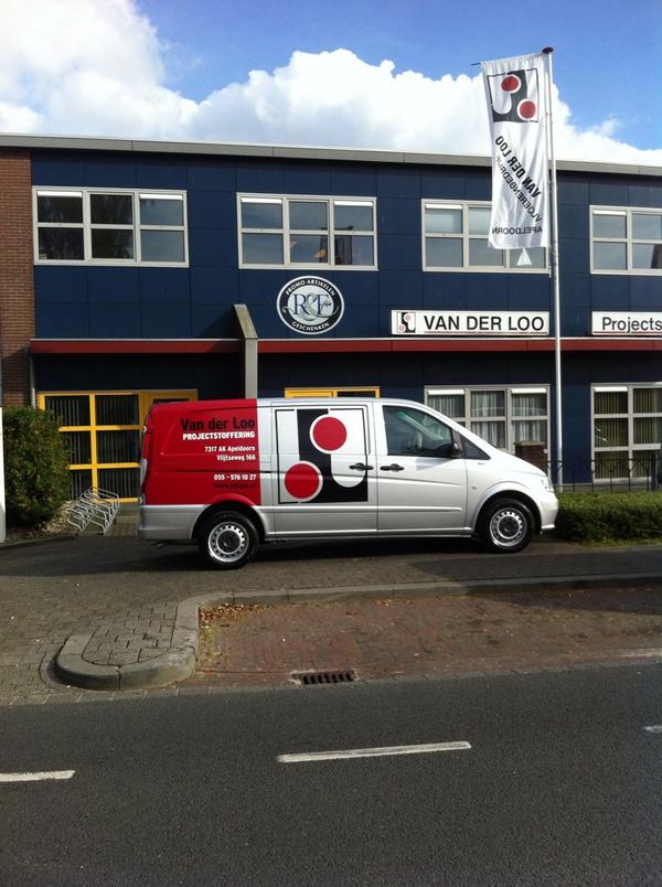 vanderLoo2's tweet photo. Vandaag 3 prachtige nieuwe bussen afgeleverd #vito @MercedesBenz http://t.co/H0nNxwbtQ4