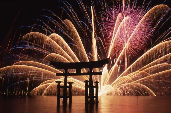 Fireworks are called “HANABI-花火-” in Japanese.jab.tokyo/?p=1808
It will hold in July-September every year.#japan