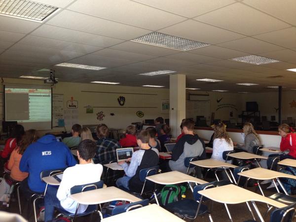 5th Hour Intro to Marketing is about to get their tweet on! #mktgrocks #Slinger #WI