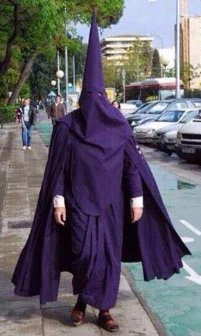 Posture0Andaluz's tweet photo. Protocolo del Ébola en Sevilla. http://t.co/2mheVZWgcF