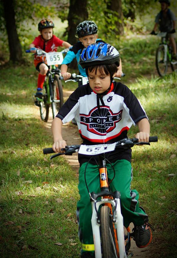 ArkansasOutside's tweet image. Races in the Arkansas Mountain Bike Championship Series are family-friendly. arkansasoutside.com/like-father-li…
